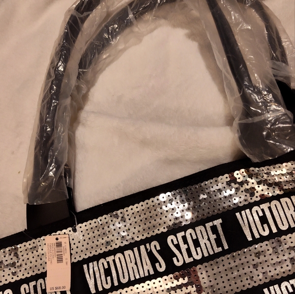 NWT!!! VICTORIA'S SECRET TOTE & WRISTLET SET - Picture 7 of 11